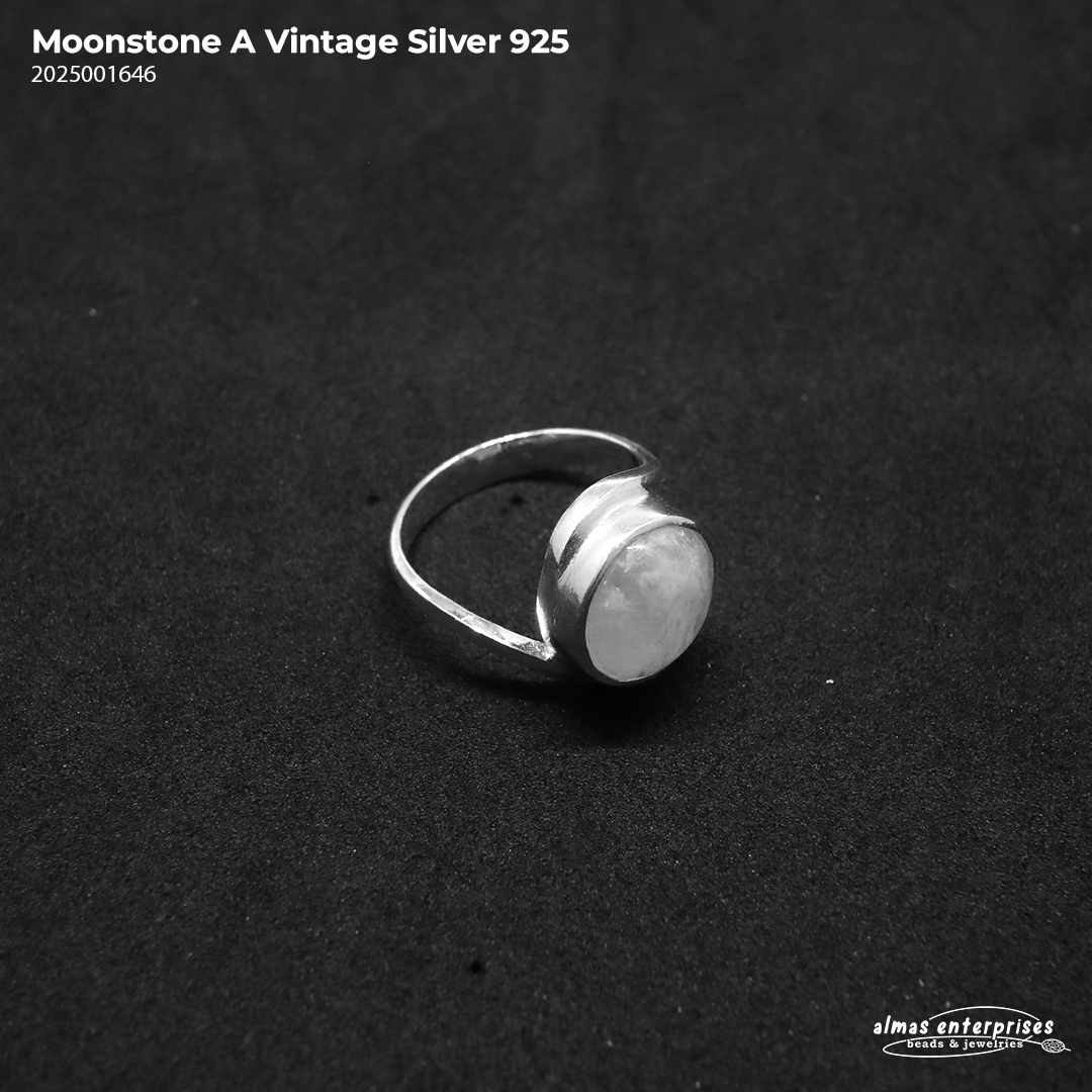 Moon Stone Vintage Ring Silver 925